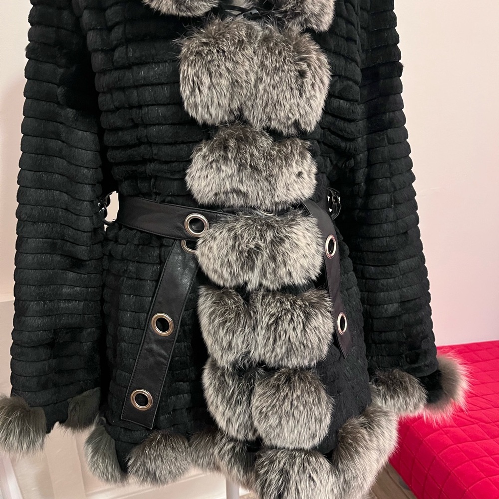 Chic Black Fur Jacket - image 4